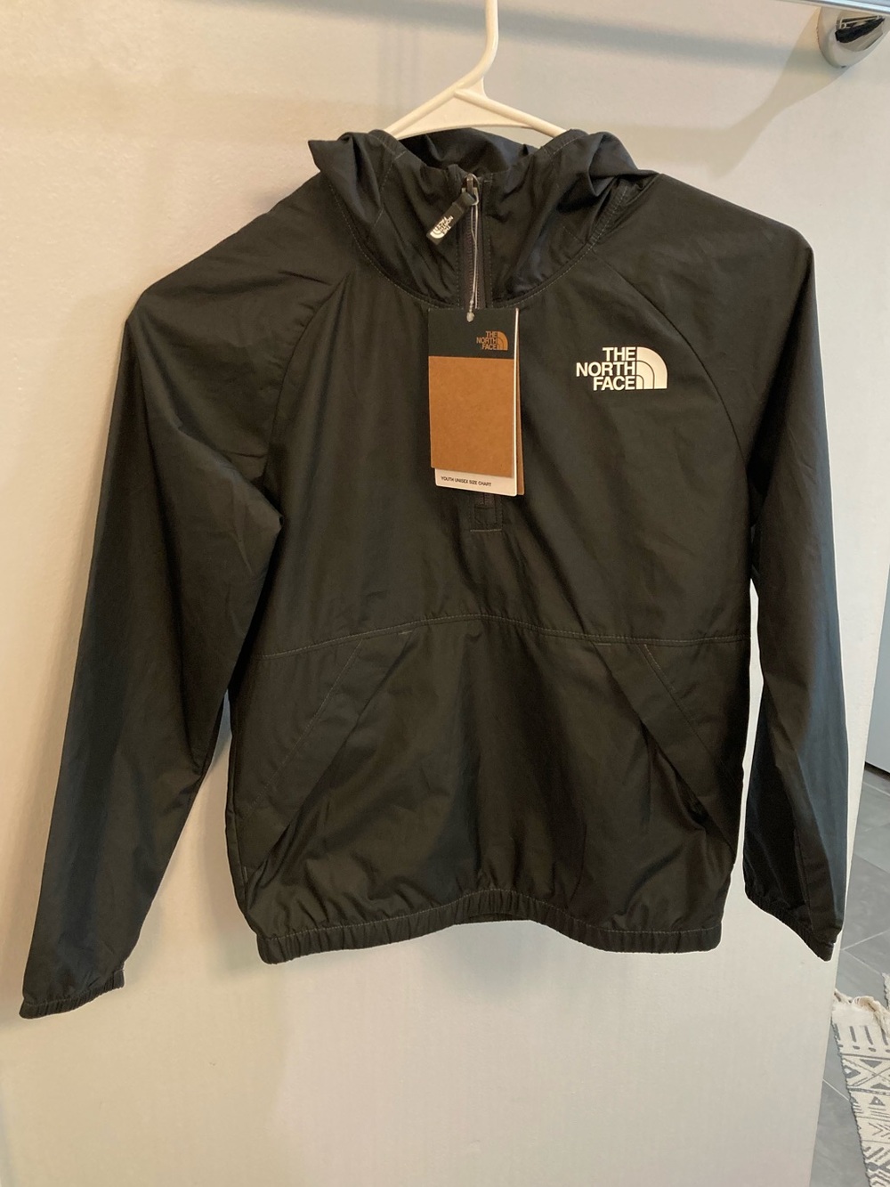 The North Face NWT Kid’s Unisex Packable Wind Jacket hooded Asphalt Gray S (7/8)